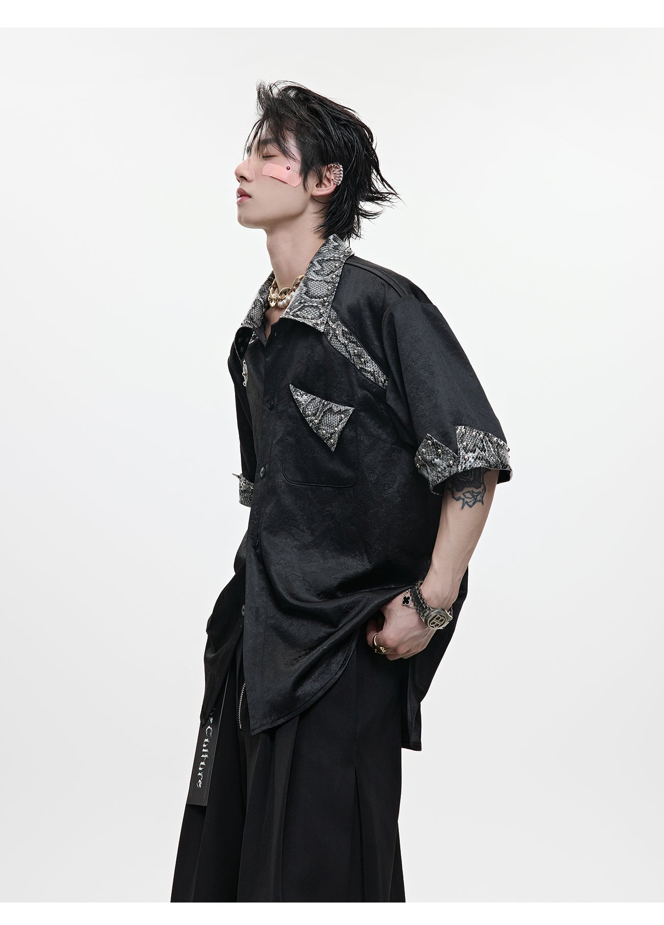 A Niche Snake Patterned Leather Patchwork Shirt With Metal Rivet Design For A Cool Cardigan