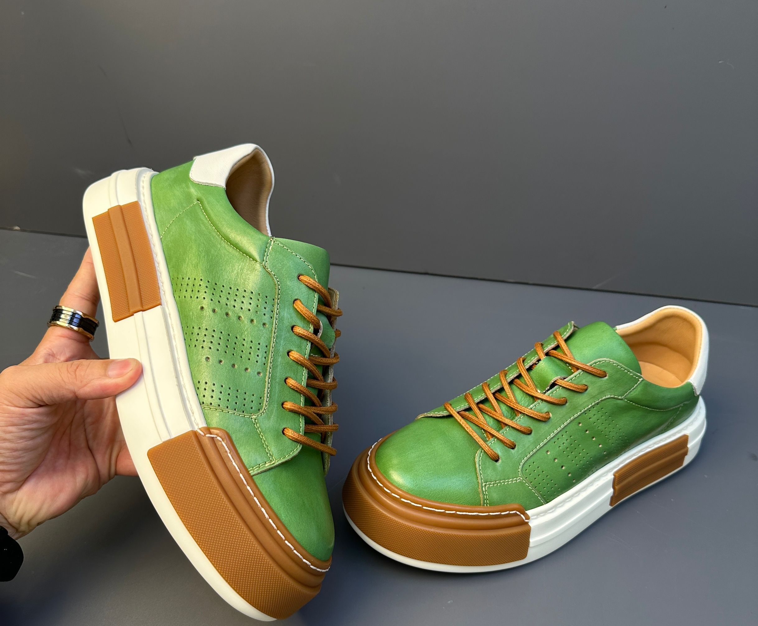 Genuine Leather Breathable Men's Shoes Casual Soft Leather Sneakers