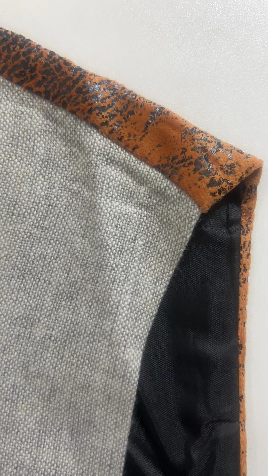 A Simple And Casual British Style Vest In Contrasting Colors For Men Without Straps